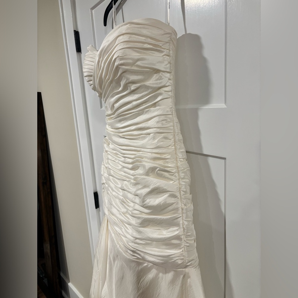 NWT 2BE Bride Mon Cheri ivory ruched taffeta mermaid wedding dress/gown size 10 - Picture 6 of 8